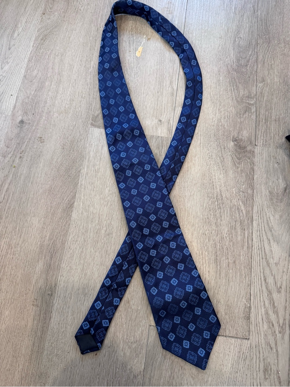 Lanvin Paris Men’s 100% Silk Tie, Made In France Navy And Blue Patterned